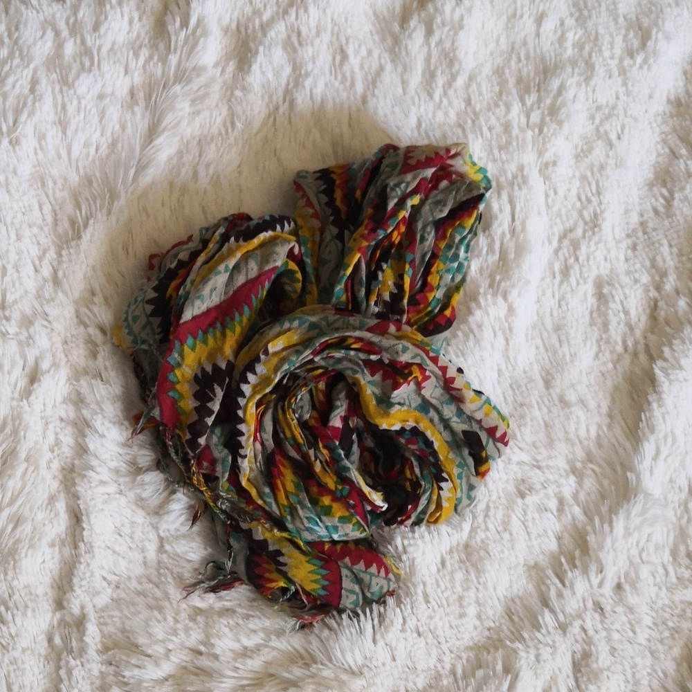 Geometric pattern scarf